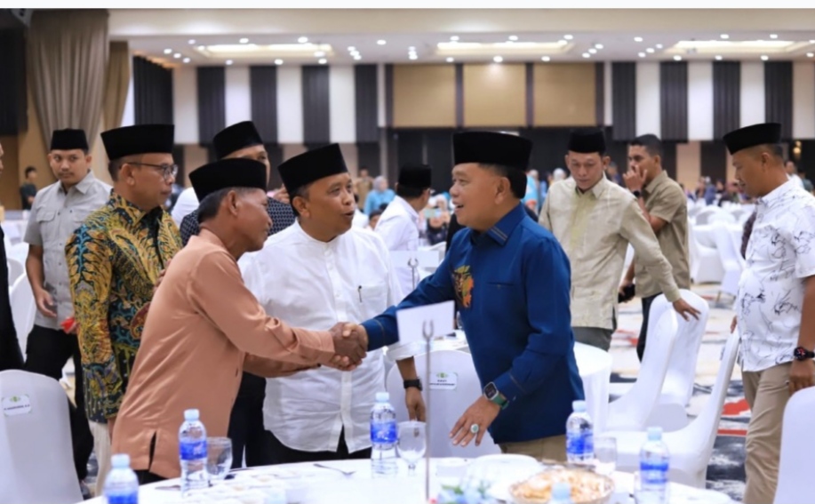 Silaturahim Bupati Asmar dengan warga Meranti di Pekanbaru