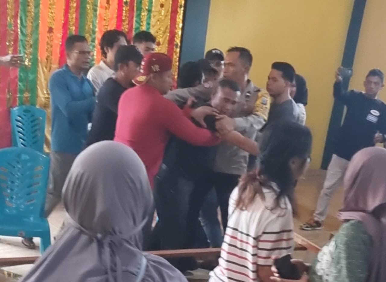 Suasana Pembagian Tanah Ulayat Rantau Kasai Memanas, Oknum Sekdes Mengamuk di Forum Adat