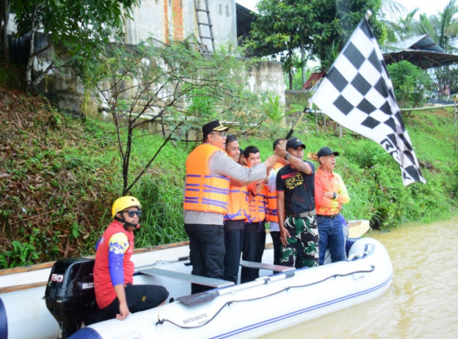 Pembukaan lomba pacu sampan di HUT Kabupaten Kampar