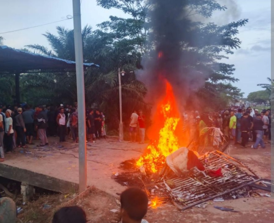 Saat Kericuhan di Panipahan Rohil