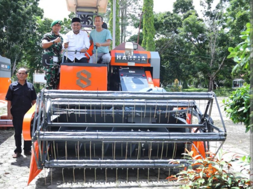 Alsintan bantuan untuk petani Siak