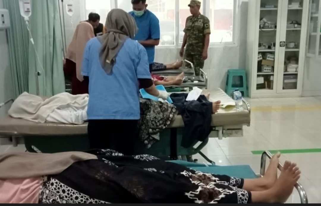 Perawatan santri yang diduga korban menu MBG