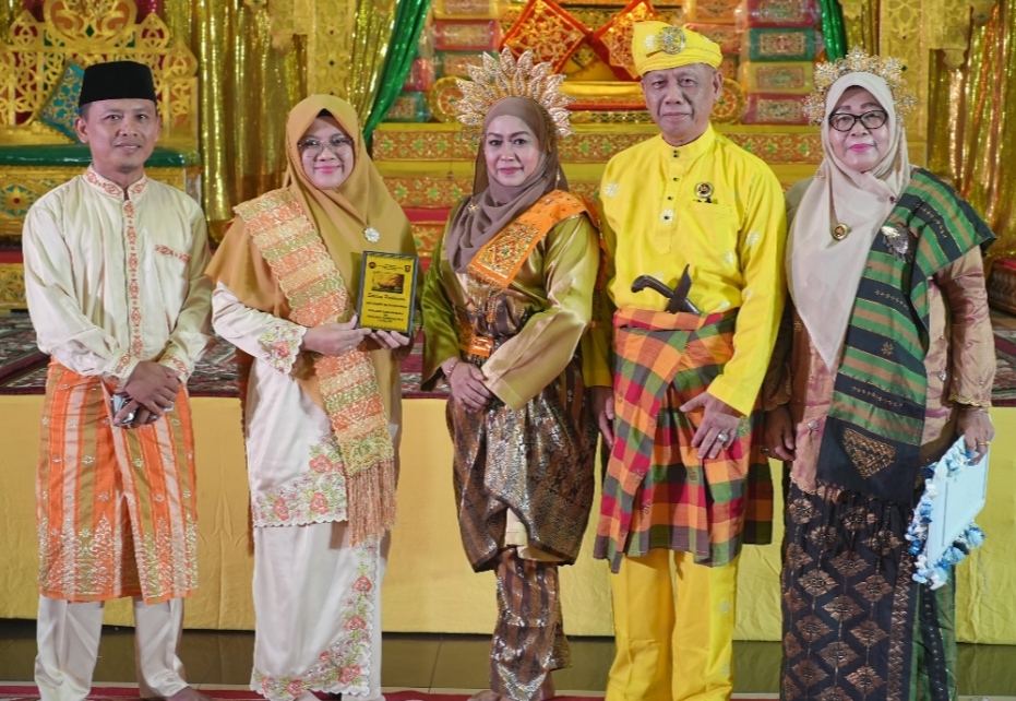 Bupati Siak Afni di Pergelaran Drama Musikal dan Peluncuran Lagu Marhum Pekan