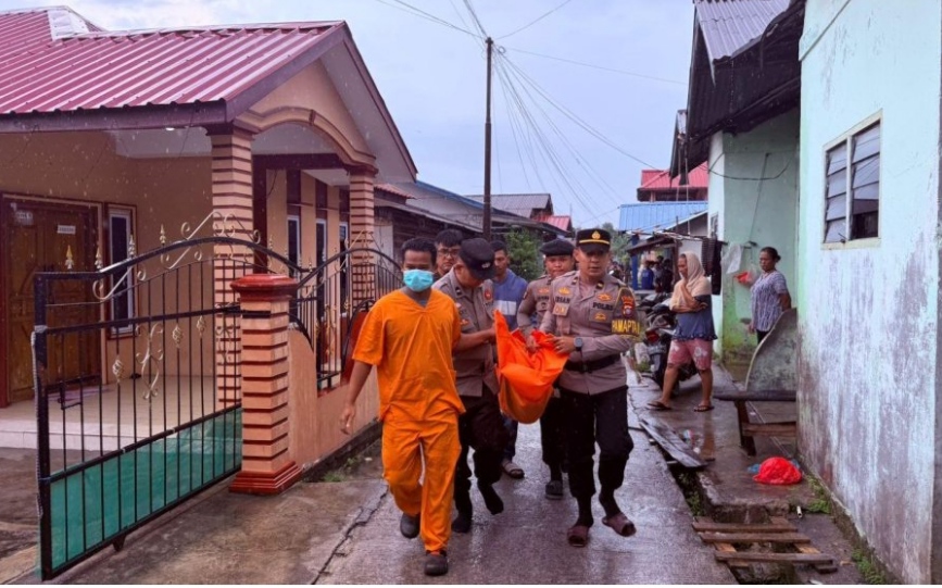 Evakuasi calon jemaah haji yang ditemukan meninggal dunia