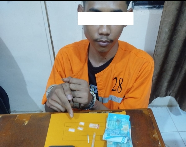 Grebek di Desa Sadar Jaya Siak Kecil, Pengedar Sabu Diciduk Polisi Bersama 4 Paket BB