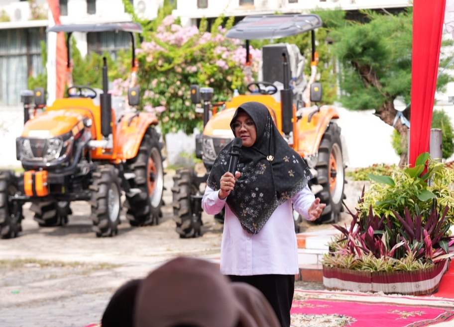 Bupati Siak, Afni Z