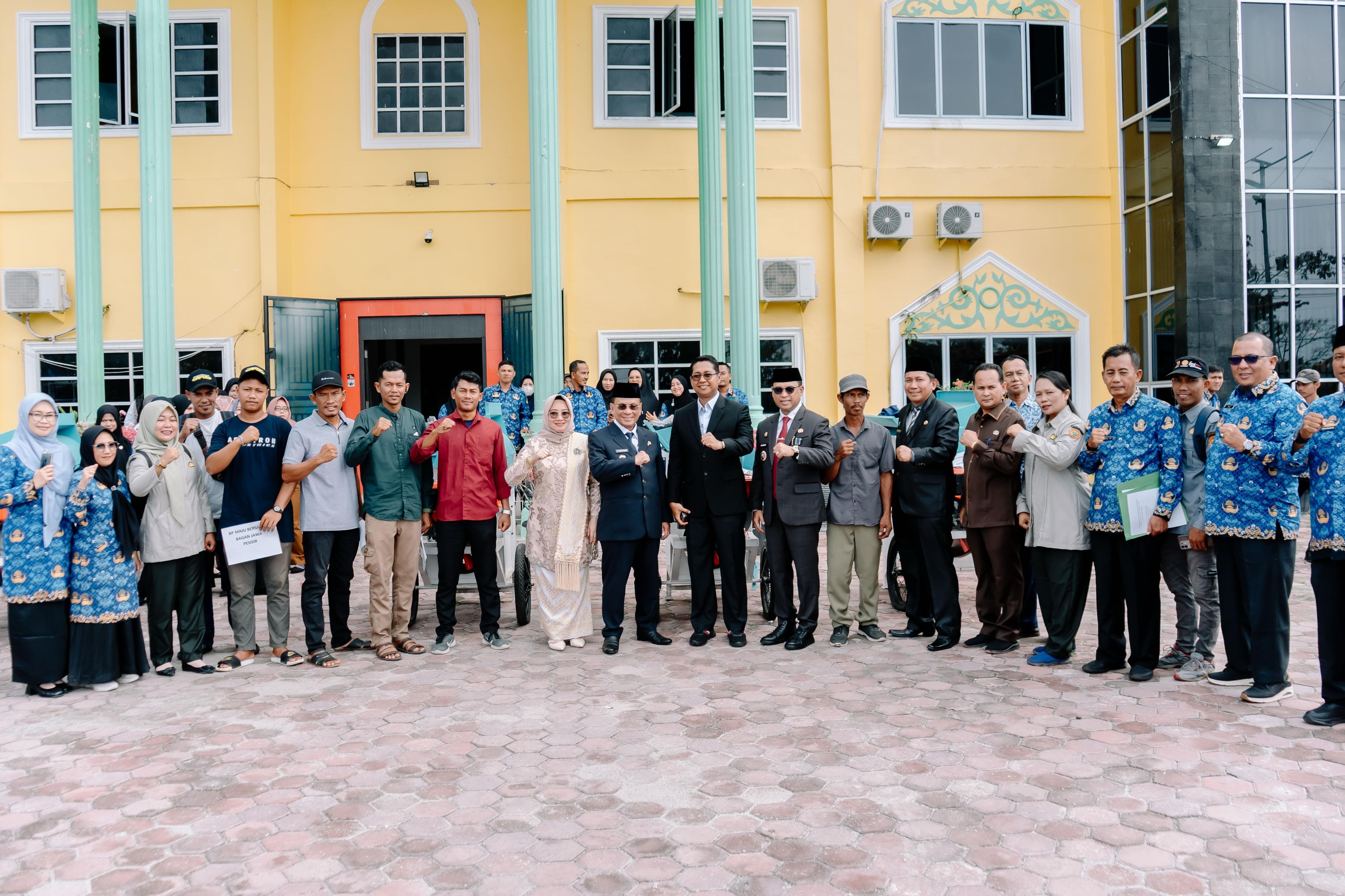 Penyaluran Alsintan untuk petani Rohil