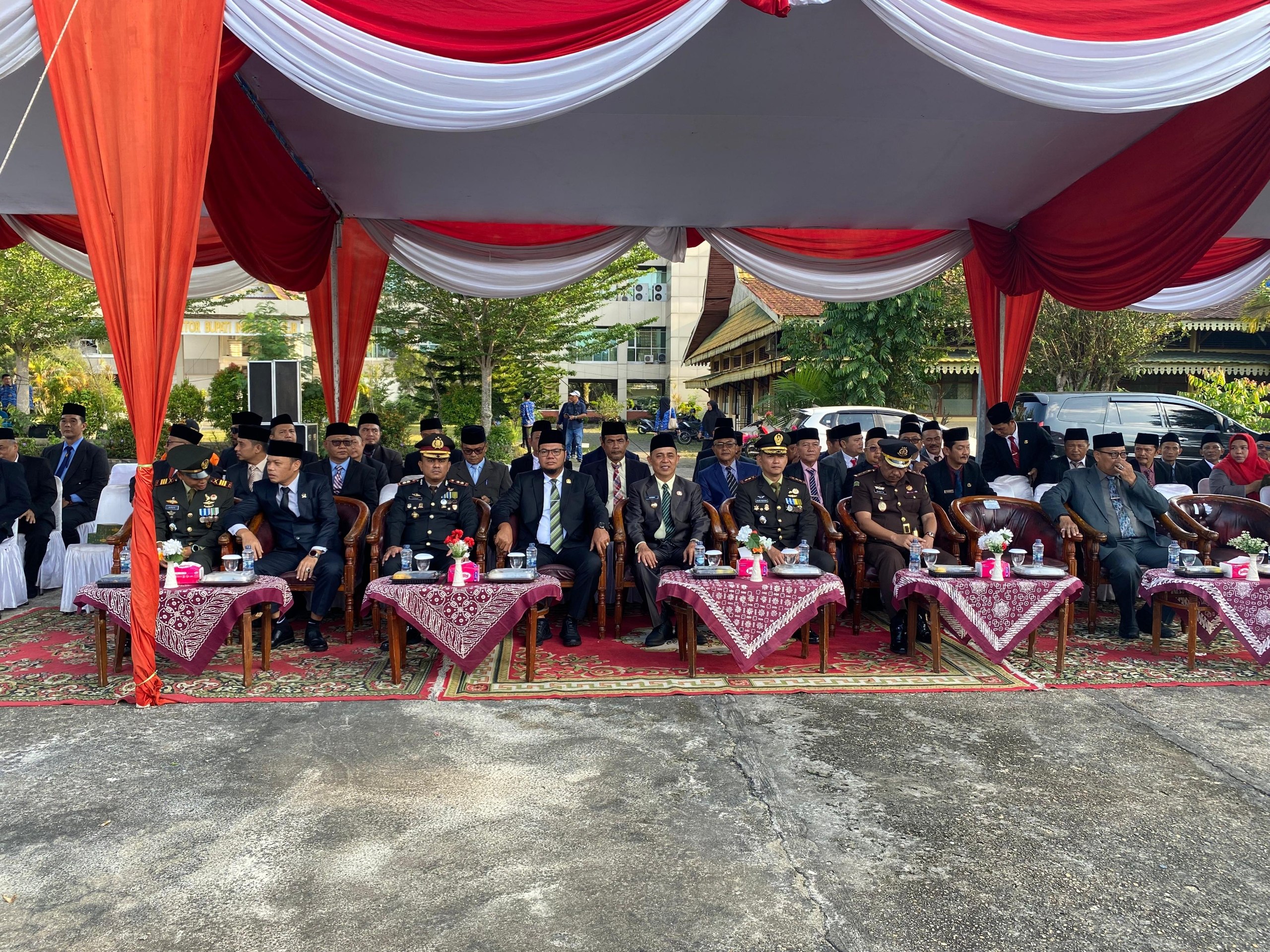 Ketua DPRD Inhil bersama Bupati dan unsur Forkopimda Inhil