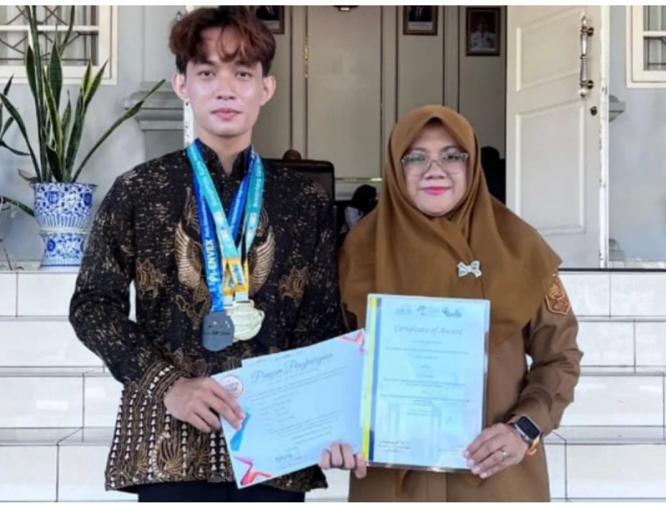 Julis Andreas Wijaya Gea bersama Bupati Siak Afni