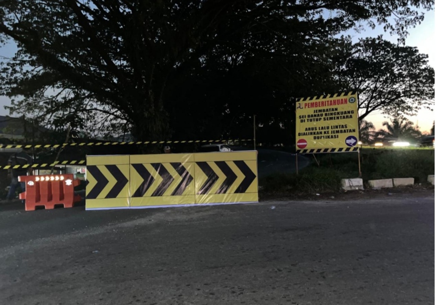 Jembatan Danau Bingkuang yang ditutup