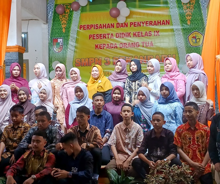 SMP Negeri 3 Pekanbaru menggelar acara perpisahan kelas IX, Rabu (3/6/2026). Foto: Surya/Riau1.