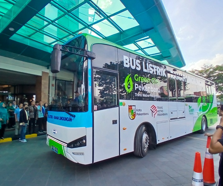 Operasional dua unit bus listrik diujicobakan di Kota Pekanbaru. Foto: Surya/Riau1.