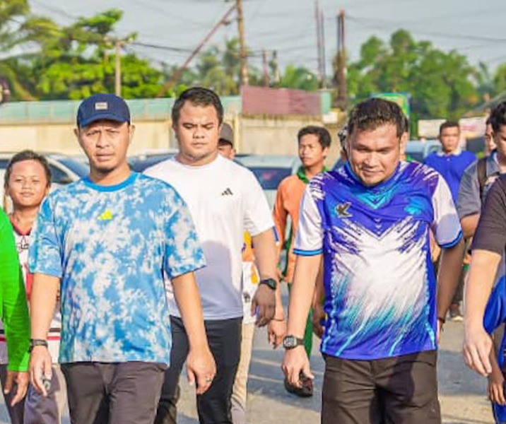 Wali Kota Pekanbaru Agung Nugroho didampingi Camat Kulim Fajri Adha saat jalan santai, Minggu (7/6/2026). Foto: Istimewa. Foto: Surya/Riau1.