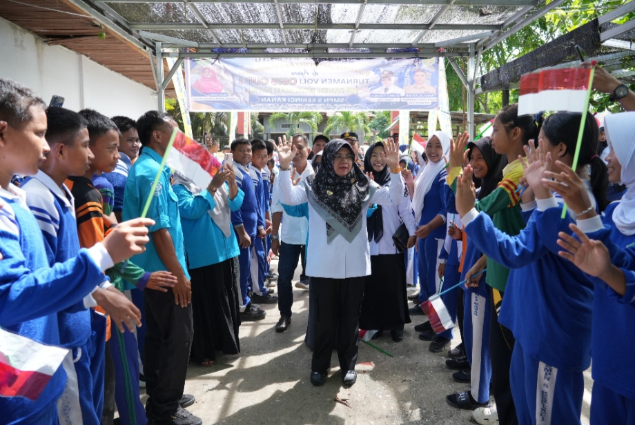 Bupati Siak Afni di SMPN 5 Kerinci Kanan