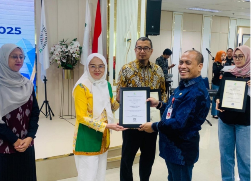 Penghargaan imunisasi yang diraih Pemkab Kampar
