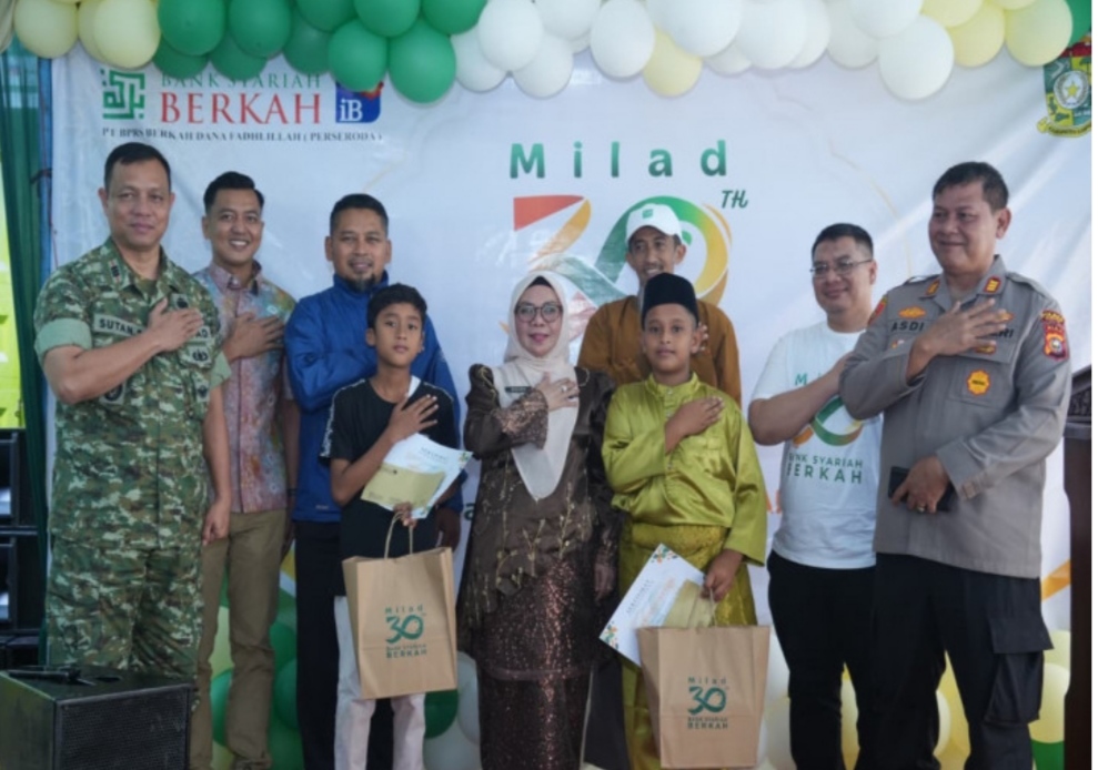 Sunatan massal di Milad Bank Syariah Berkah Kampar