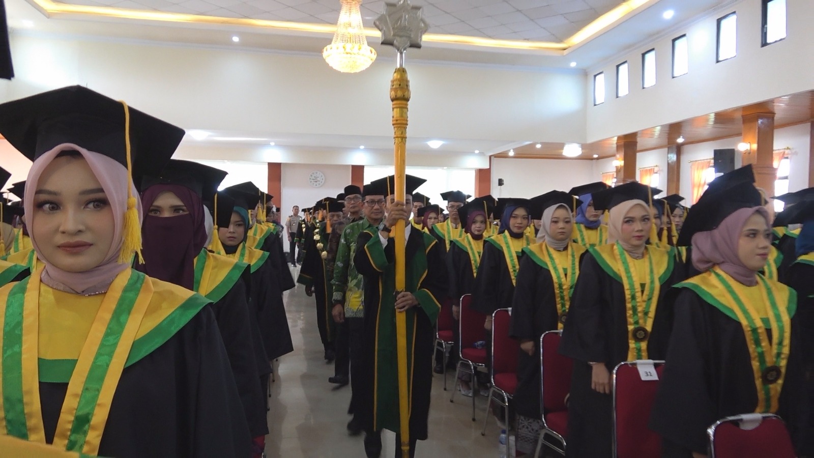 Proses wisuda mahasiswa STAI Auliaurrasyidin Tembilahan