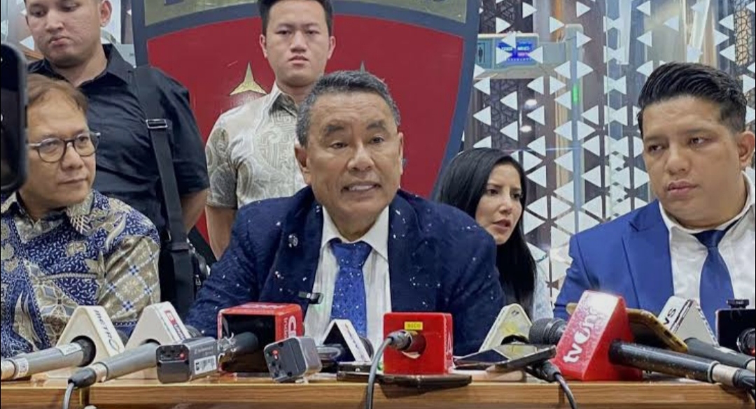 Saat Keterangan Pers Hotman Paris di Kejagung