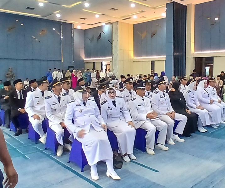 Wali Kota Pekanbaru Agung Nugroho melantik lurah dan pejabat eselon IV. Foto: Surya/Riau1.