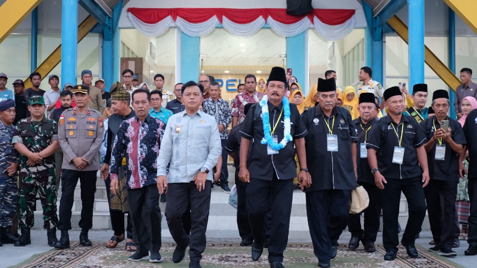 Rombongan Persatuan Ketua-Ketua Kampung (Sidang) Negeri Melaka, Malaysia, tiba di Pelabuhan Tanjung Harapa