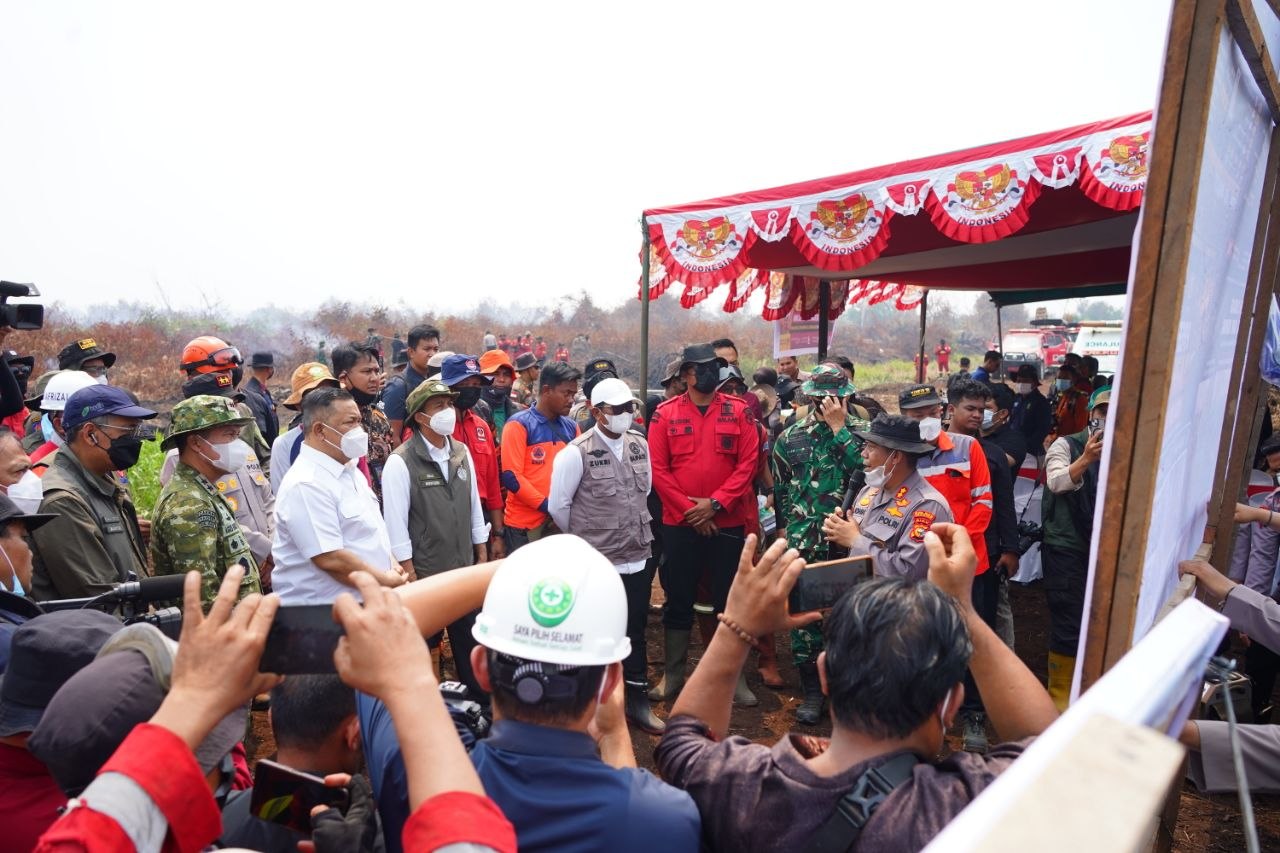 Menteri Kehutanan RI, Raja Juli Antoni tinjau karhutla di Kerumutan Pelalawan