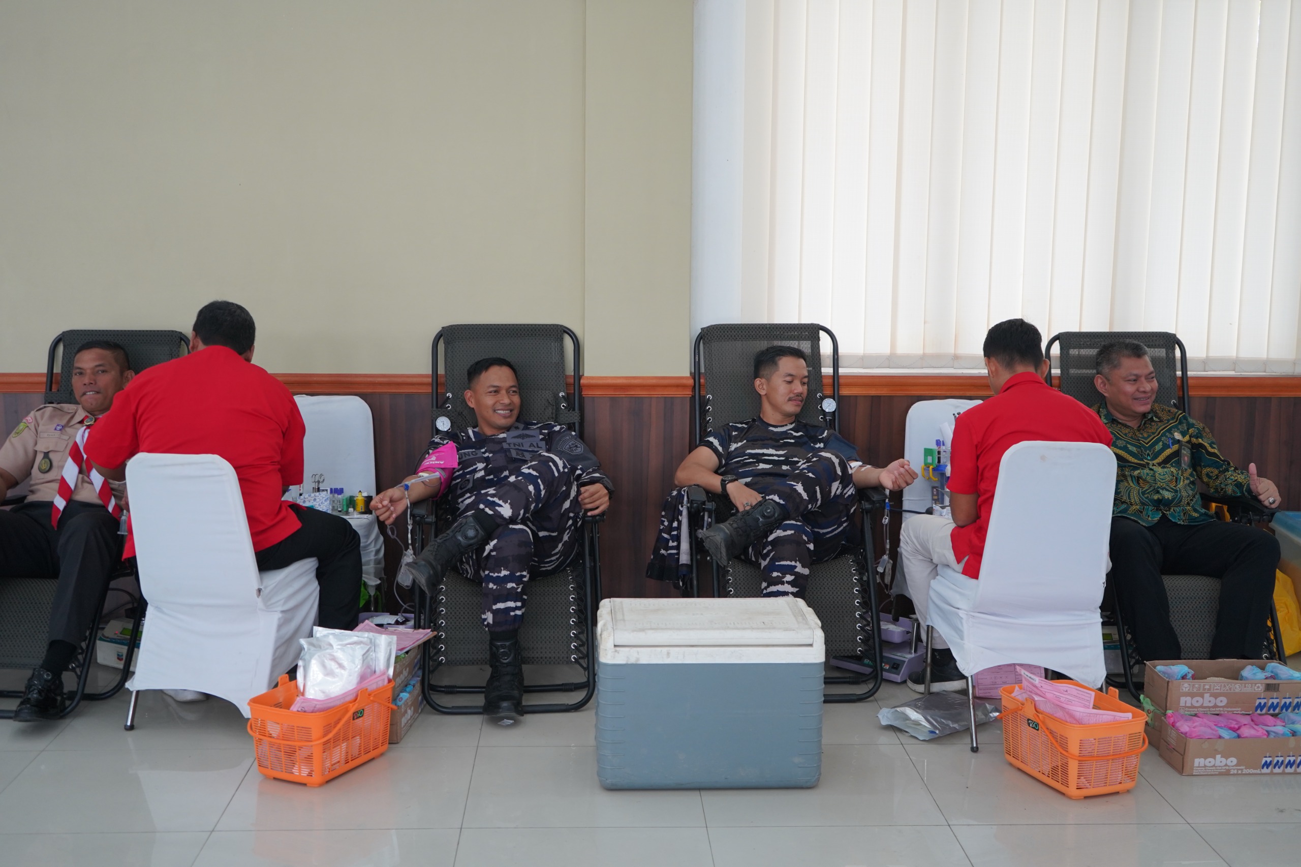 Donor Darah Teraktif Setiap Tahun, Wali Kota Dumai Serahkan Piagam Penghargaan ke Lanal Dumai