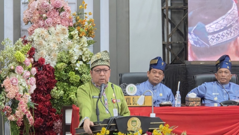 Asisten I Sekretariat Daerah Provinsi Riau, Zulkifli Syukur di Rapat Paripurna Hari Jadi Kabupaten Rokan Hulu 