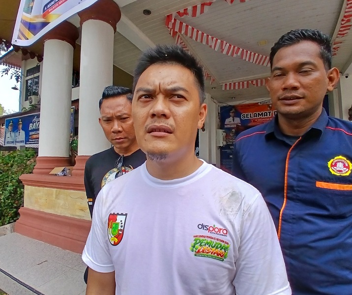 Plt Camat Payung Sekaki Abdullah. Foto: Surya/Riau1.