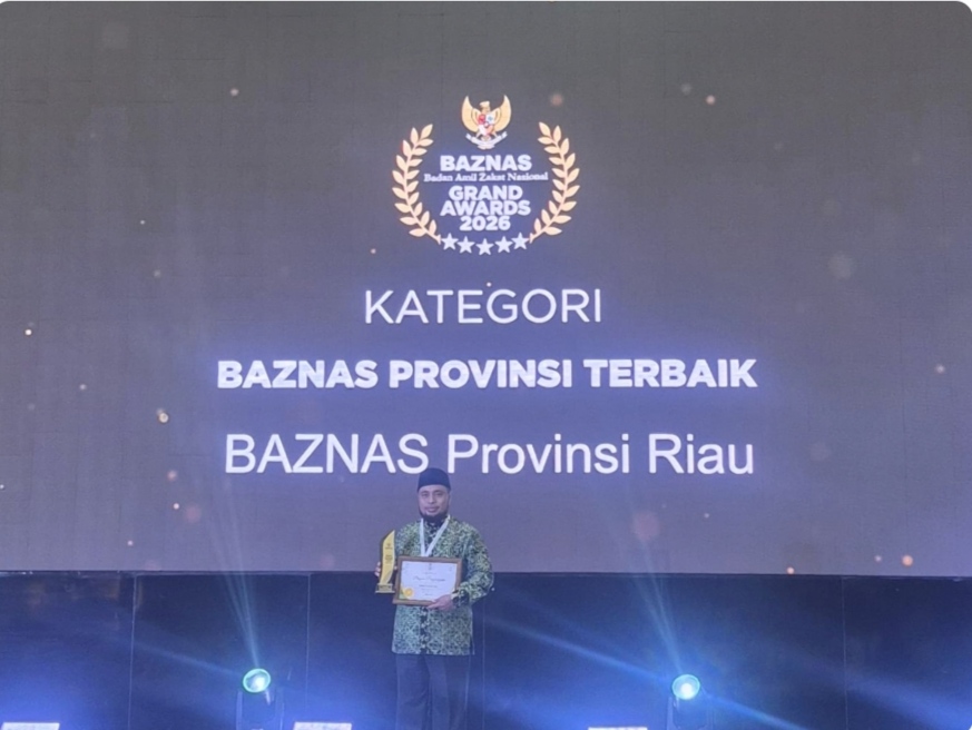 Ketua Baznas Provinsi Riau, Masriadi Hasan usai terima penghargaan