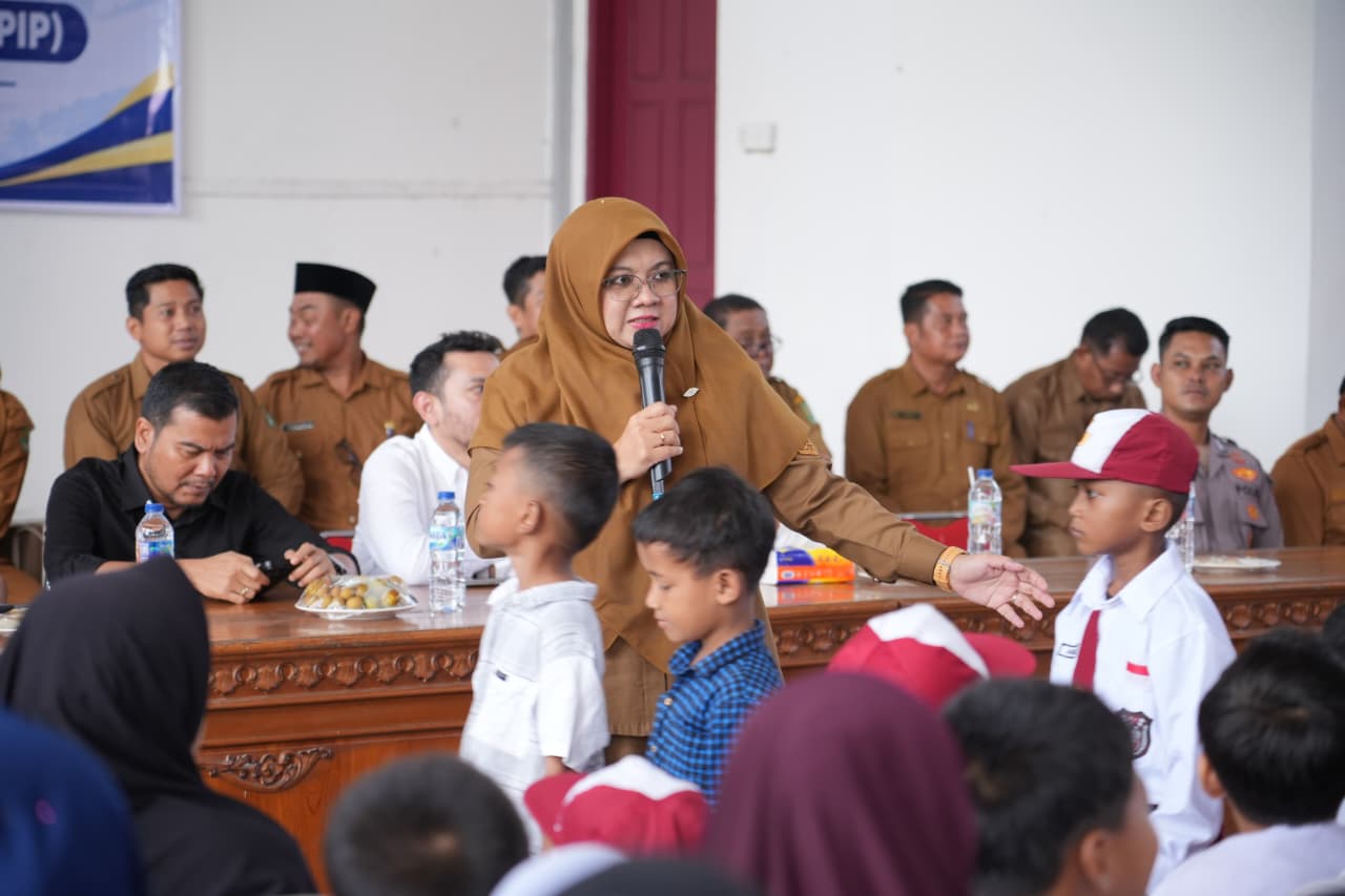 Penyerahan simbolis bantuan PIP 2026 di Siak