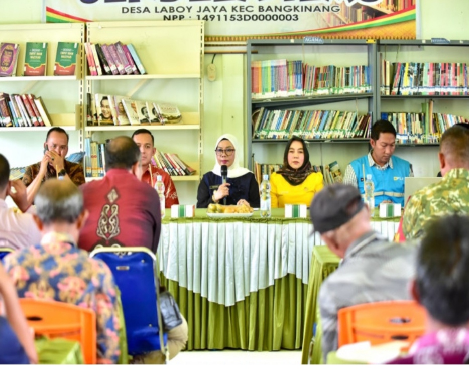 Wakil Bupati Kampar, Dr Misharti, melakukan musyawarah bersama masyarakat