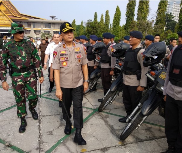 Kapolda Riau saat mengecek pasukan dan personel yang dilibatkan dalam Operasi Mantap Brata Muara Takus 2018 (Foto: Riau1.com)