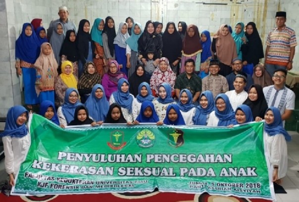 Biddokes Polda Riau bersama FK Unri saat anjangsana ke Panti Asuhan, untuk sosialisasi pencegahan kekerasan seksual terhadap anak di bawah umur