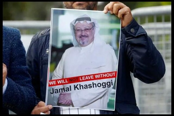 Aktivis protes atas meninggalnya jurnalis Jamal Khashoggi di Konsulat Arab Saudi di Istanbul, Turki. 