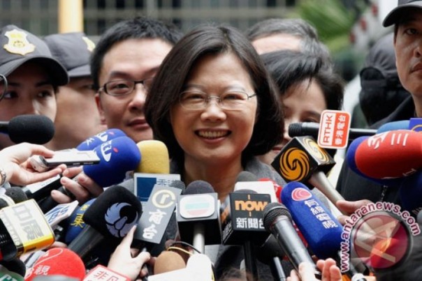 Presiden Taiwan, Tsai Ing-wen kepada wartawan. 