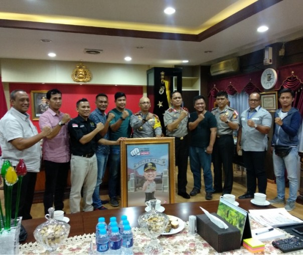 Kapolda Riau dan pejabat utama, saat bertemu anggota PWI Pekanbaru, Selasa siang.