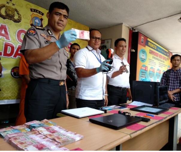 Direktorat Reskrimsus Polda Riau saat ekspose terkait pengungkapan kejahatan perbankan, Jumat sore (Foto: Riau1.com)
