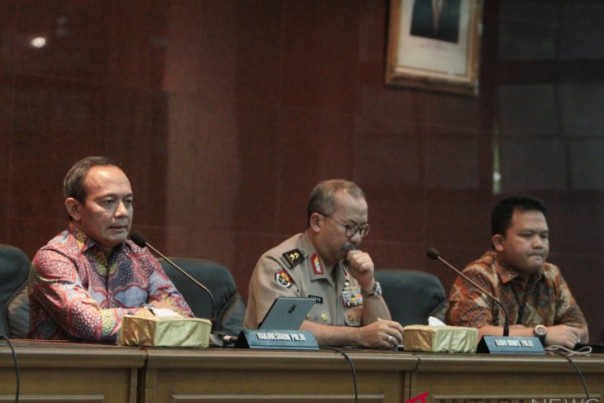 Kabareskrim Polri Komjen Pol Arief Sulistyanto dan jajaran saat konferensi pers, Jumat. 