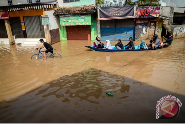 Ratusan rumah terendam banjir di Kabupaten Bandung. 