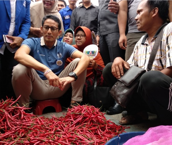 Sandiga Uno saat di Pasar Pagi Panam, Senin (Foto: Riau1.com/Hadi)