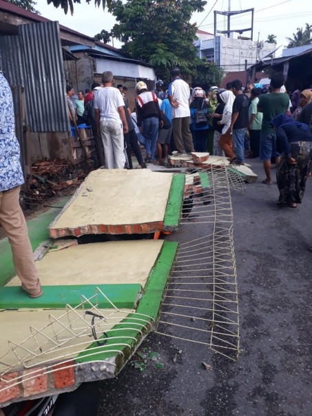 Tembok Sekolah Dasar (SD) Negeri 141 Pekanbaru Runtuh