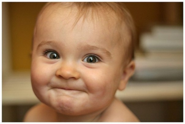Iluatrasi senyuman lucu baby-internet