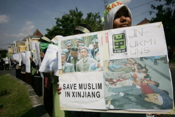 Ilustrasi demo mengecam China atas penahanan massal warga Muslim Uighur di Xinjiang. 