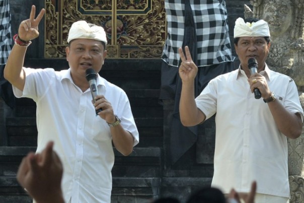 I Ketut Sudikerta (kanan) dalam sebuah acara beberapa waktu silam. 