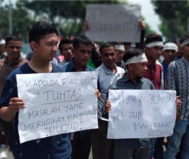 Aksi massa beberapa waktu lalu, yang meminta Polda Riau tuntaskan sengkarut kasus antara koperasi dan Sariantoni (Dok:Riau1.com)