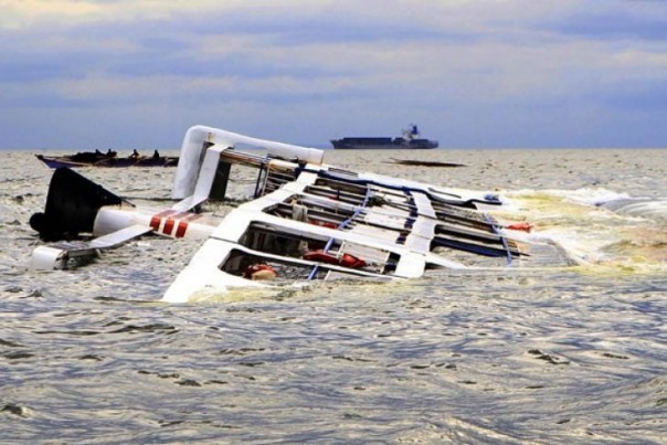 Ilustrasi kapal mengalami kecelakaan. 