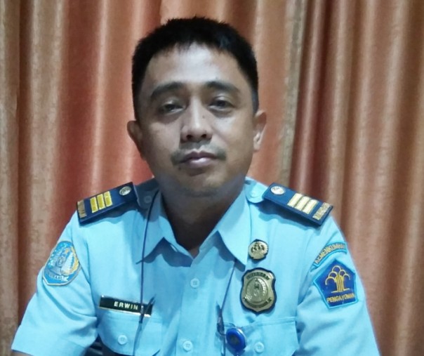 Kepala Seksi Lalu Lintas Keimigrasian Kantor Imigrasi Pekanbaru Erwin Hendrawinata. Foto: Surya/Riau1.