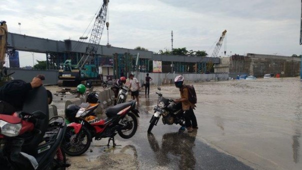 Banjir di kawasan Flyover Arengka-ist