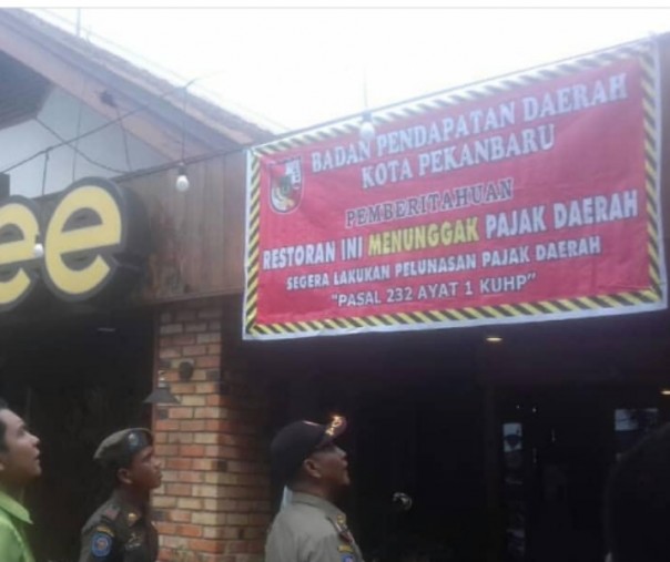 Tempat usaha Coffee Toffee sempat disegel petugas Satpol PP Pekanbaru pada 8 Desember 2018 lalu. Foto: Instagram Satpol PP Pekanbaru.