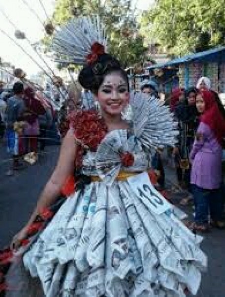 Gambar Rumah Adat di Indonesia Gambar Baju  Fashion Show 